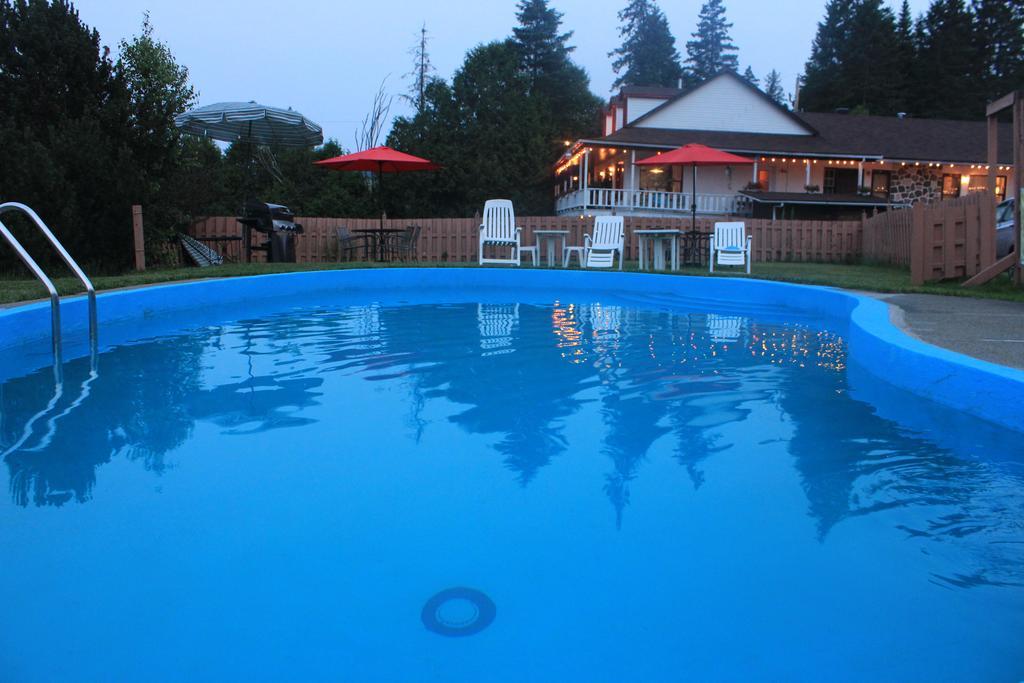 Motel Des Pays D'En Haut Val-David Extérieur photo
