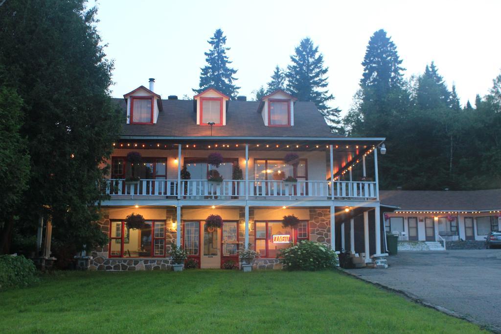 Motel Des Pays D'En Haut Val-David Extérieur photo