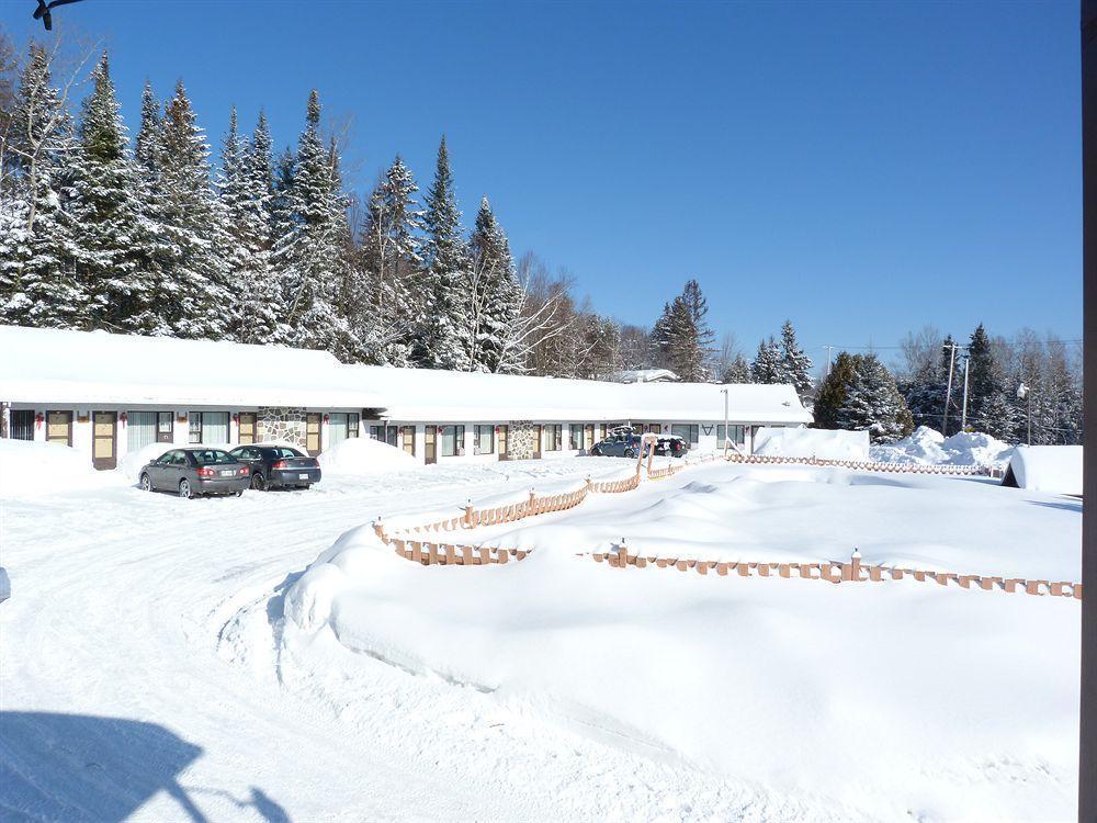 Motel Des Pays D'En Haut Val-David Extérieur photo