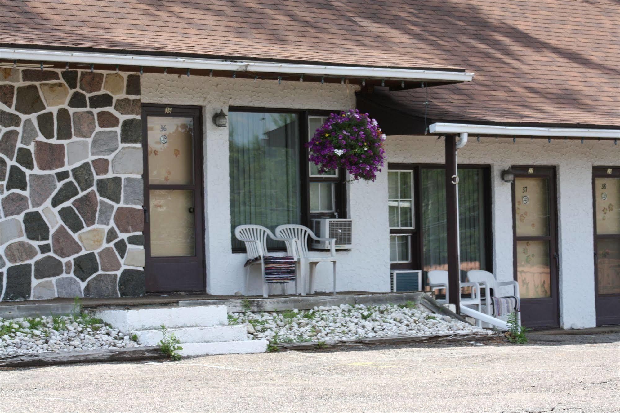 Motel Des Pays D'En Haut Val-David Extérieur photo