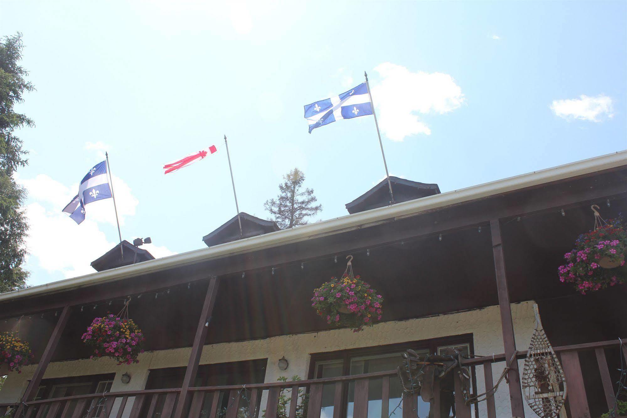 Motel Des Pays D'En Haut Val-David Extérieur photo