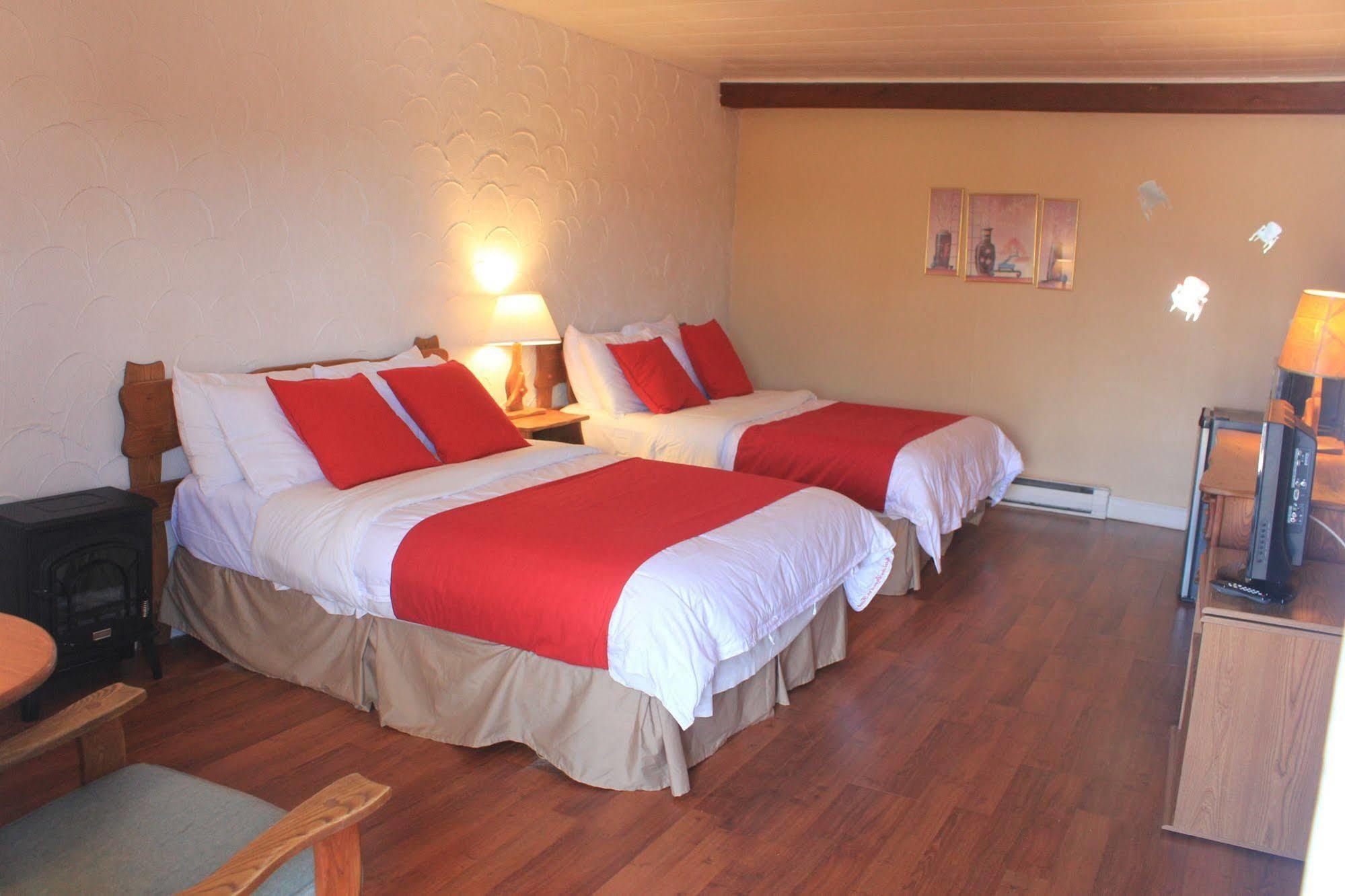 Motel Des Pays D'En Haut Val-David Extérieur photo