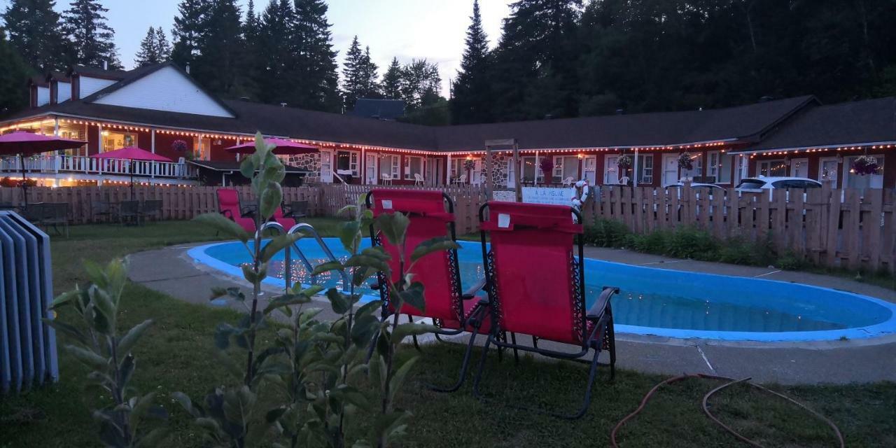 Motel Des Pays D'En Haut Val-David Extérieur photo