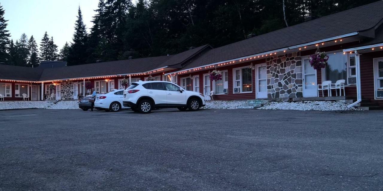 Motel Des Pays D'En Haut Val-David Extérieur photo