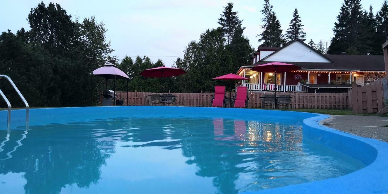 Motel Des Pays D'En Haut Val-David Extérieur photo