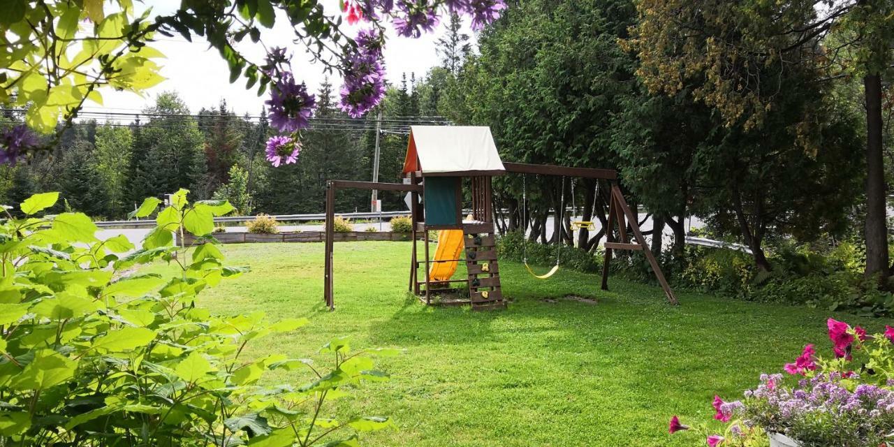 Motel Des Pays D'En Haut Val-David Extérieur photo